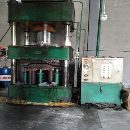 []厂内处理叉车和液压机